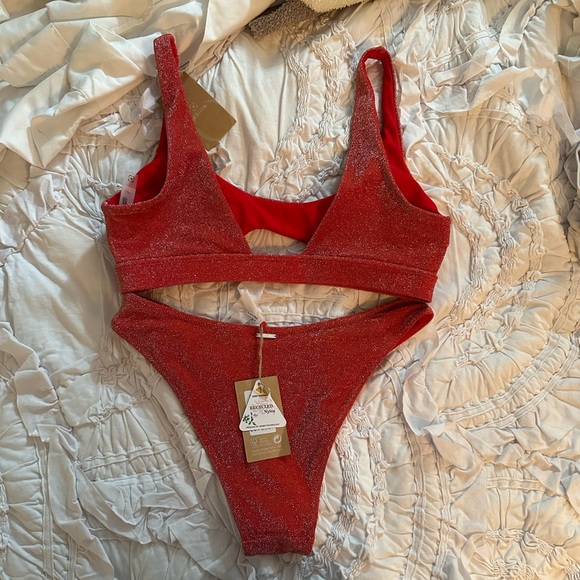 Gorgeous two piece bikini with sexy cut out top Red - Picture 5 of 16